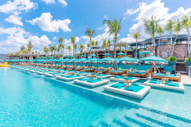 Infinity pool and daybeds facing the ocean at Atlas Beach Fest, Berawa